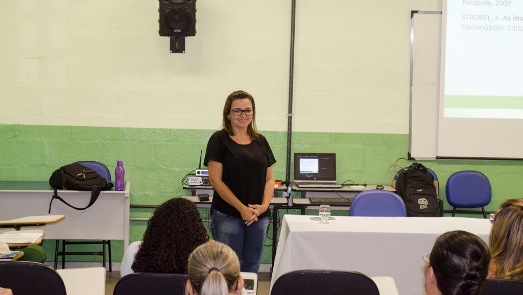 Curso de Libras - Professora Heloísa.jpg