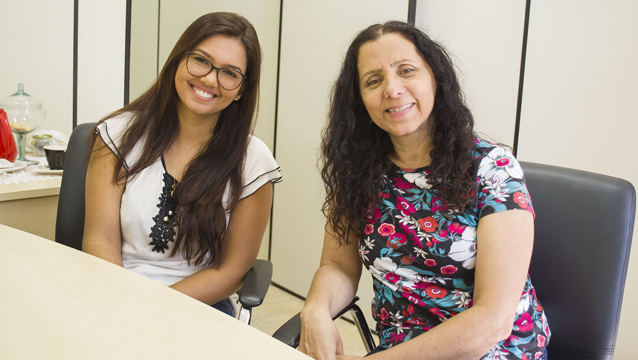 Profas Ágatha Borges e Adriana Ferreira.jpg