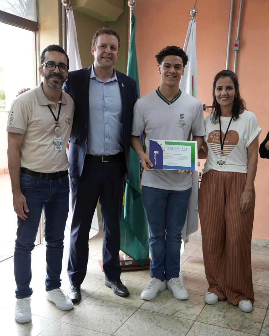 Café com o reitor_alunos destaque 2024_05.jpg