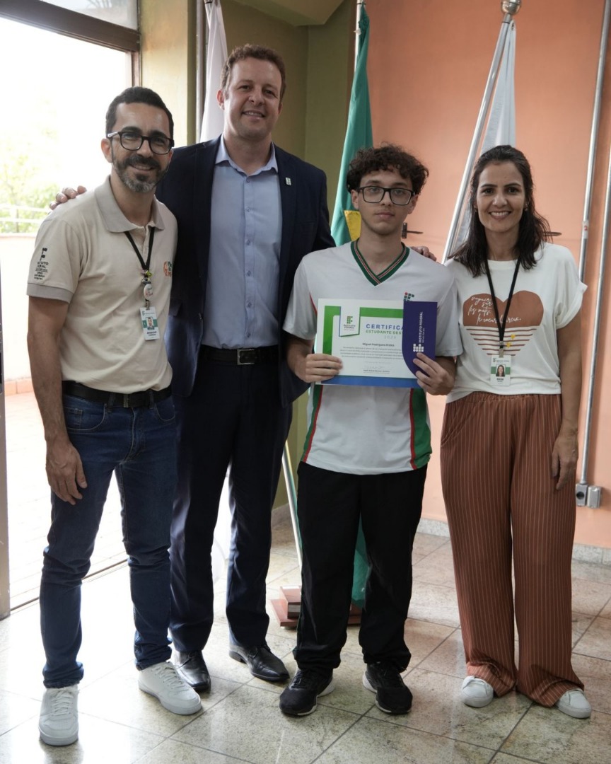 Café com o reitor_alunos destaque 2024_06.jpg