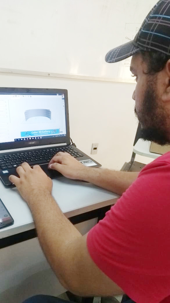 Confecção protetores faciais - impressora 3D