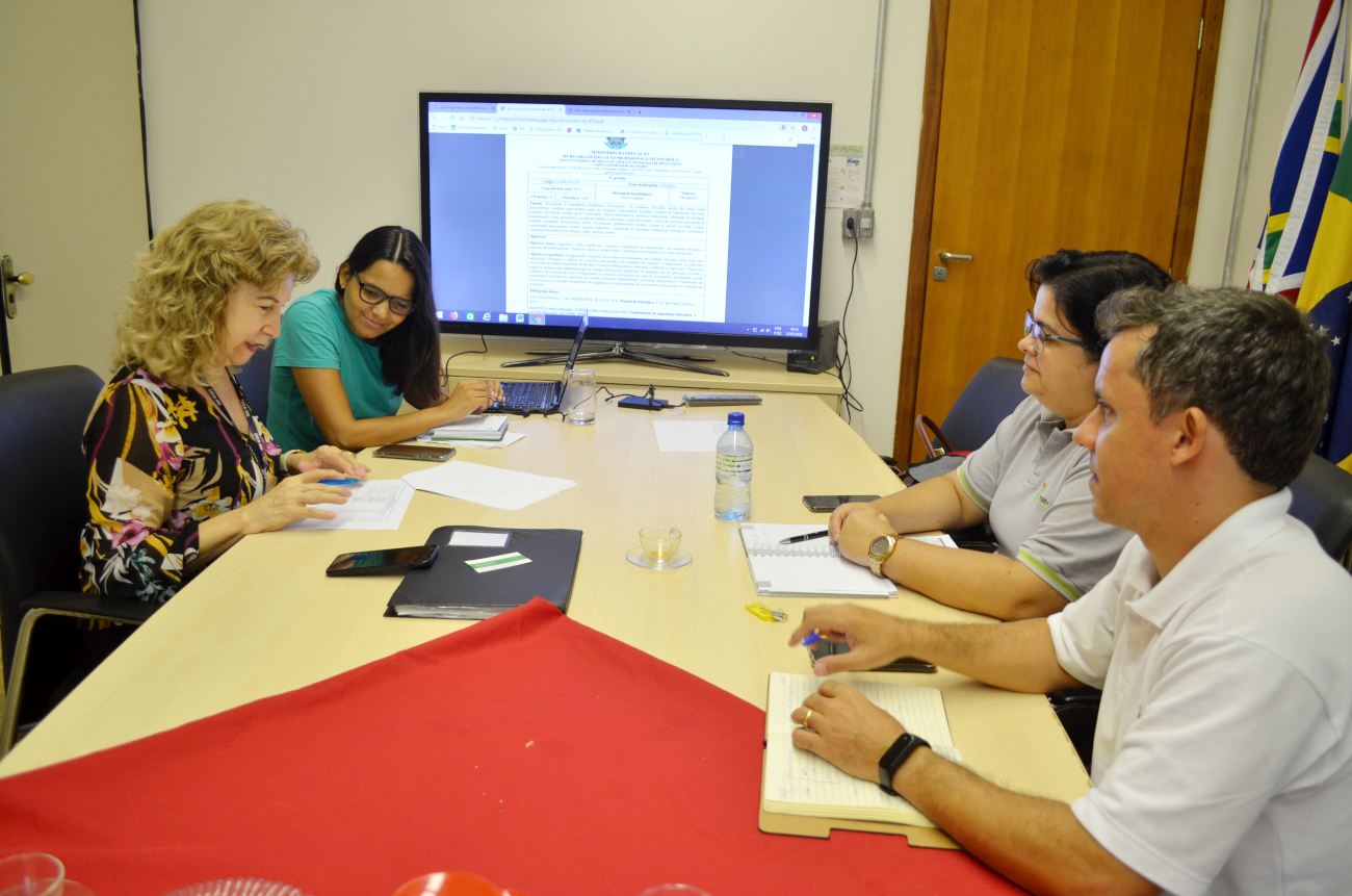 Reunião coordenações de curso e representante CREA-MG