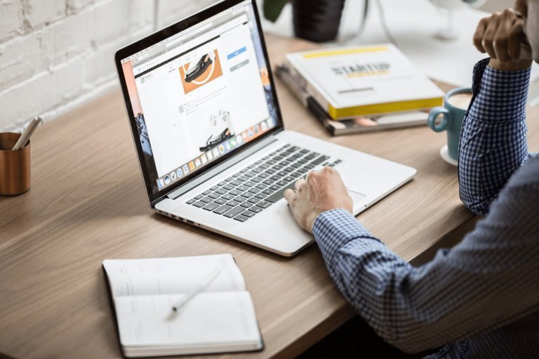 Programa de Capacitação e Pesquisa Aplicada_Oficinas 4.0.jpeg