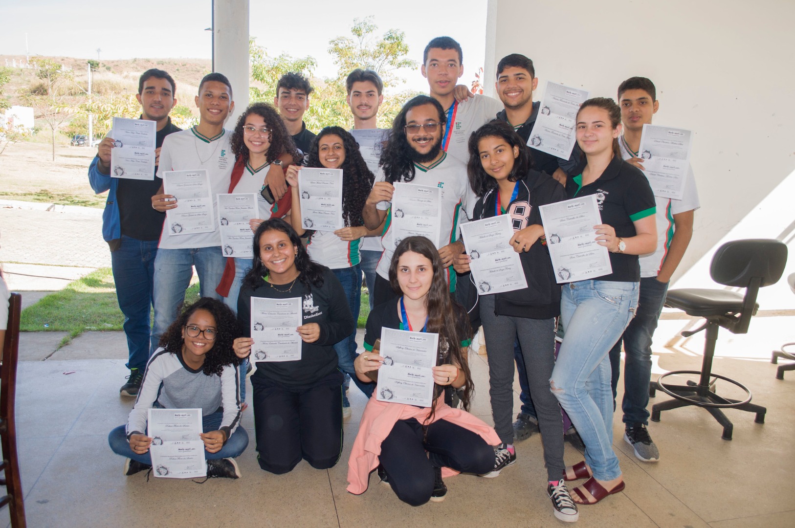 Entrega de certificados e medalhas a alunos participantes das olimpíadas de matemática