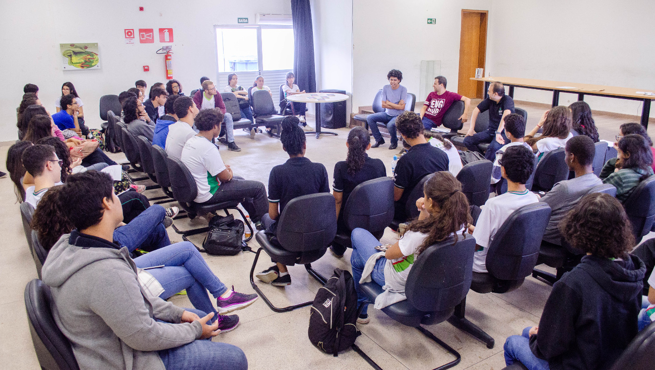 Diálogos 18 04 18.jpg