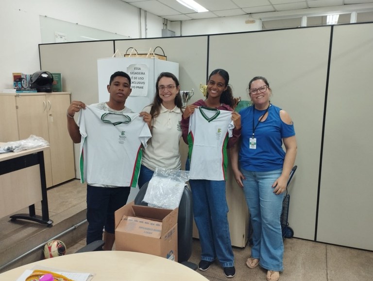 1.Terceira edição_Uniforme Solidário_entrega_abril2025.jpeg