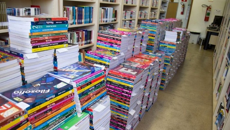 Entrega kit livros didáticos 2021
