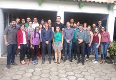 Servidores docentes e técnico-administrativos do campus Avançado Ponte Nova junto a equipe da Reitoria