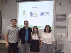 Na foto: Noêmio Fernandes (Presidente da ACIP/CDL), Leonardo Barbosa (Diretor Geral), Ana Karina Reis (Chefe de Gabinete) e Ana Paula Gomes (Coordenadora de Curso).