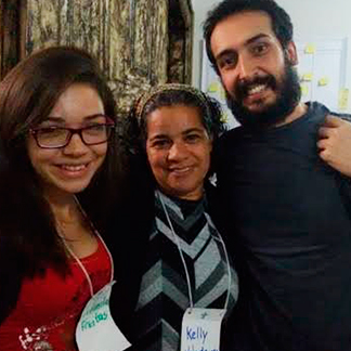 Kelly Mendes com seus colegas