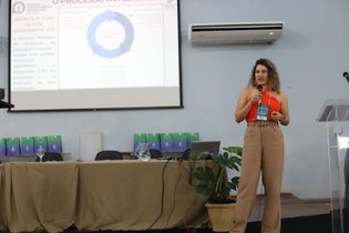 Karine Andrade Fonseca, diretora de Desenvolvimento Institucional do IFNMG, relatou experiências da instituição no recredenciamento institucional 