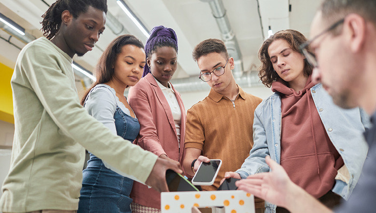 Portaria segue legislação nacional sobre o uso de celular em ambiente escolar