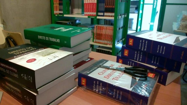 biblioteca no caic.jpeg